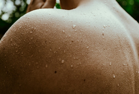 Transpiration nocturne : le matelas peut-il être en cause ?